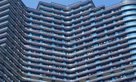 20,000க்கும் மேற்பட்டோர் வசிக்கும் உலகின் மிகப்பெரிய குடியிருப்பு கட்டிடம்- வீடியோ