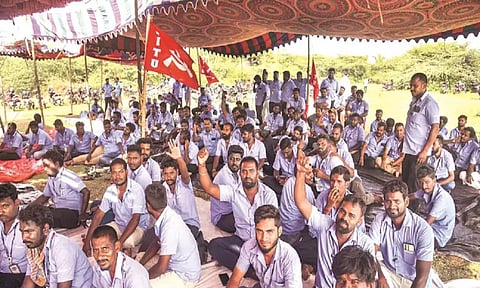 `சாம்சங்' தொழிலாளர்கள் வேலை நிறுத்தம்: அமைச்சர்கள் முன்னிலையில் இன்று பேச்சுவார்த்தை