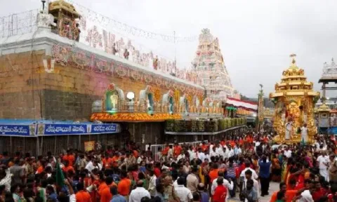 திருப்பதியில் நள்ளிரவு வரை கருட தரிசனம்: கோவிந்தா கோஷத்தால் அதிருகிறது திருமலை
