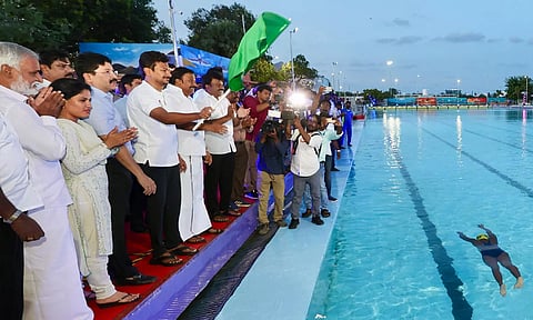 புதுப்பிக்கப்பட்ட மெரினா நீச்சல் குளத்தை துணை முதல்வர் உதயநிதி ஸ்டாலின் திறந்து வைத்தார்