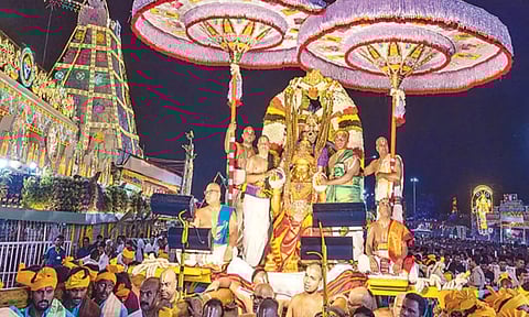 திருப்பதியில் முதல் முறையாக 7 மணி நேரம் நடந்த கருட சேவை: பக்தர்கள் மகிழ்ச்சி