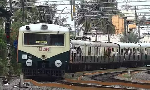 ஆயுத பூஜை: ஞாயிறு அட்டவணைப்படி இன்று மின்சார ரெயில்கள் இயக்கம்