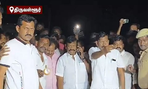 ரெயில் விபத்து நடந்த இடத்தில் அமைச்சர் நாசர் ஆய்வு