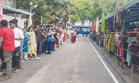 விவேகானந்தர் மண்டபத்துக்கு 3 நாட்களில் 23 ஆயிரம் சுற்றுலா பயணிகள் படகில் பயணம்