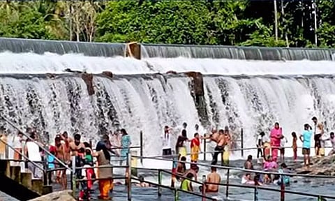 தொடர் மழை: கொடிவேரி தடுப்பணையில் குளிக்க 2 நாட்களுக்கு தடை