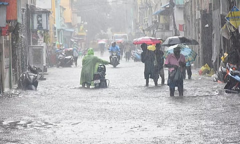 காஞ்சிபுரம் மாவட்டத்தில் மழை வெள்ள மீட்பு உதவிக்கு தொலைபேசி எண்கள் அறிவிப்பு