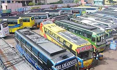 கனமழை அறிவிப்பால் பயணத்தை தவிர்த்த மக்கள்- சென்னையில் இருந்து 50 சதவீத ஆம்னி பஸ்கள் இயக்கப்பட்டன