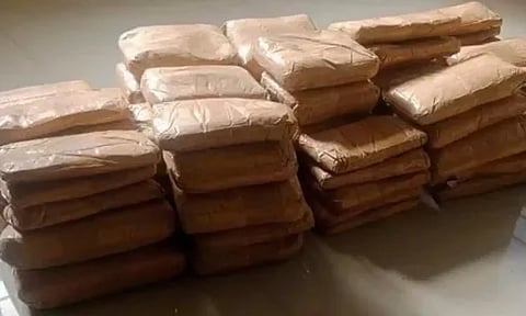 வீட்டில் பதுக்கிய ரூ.50 கோடி மதிப்புள்ள 300 கிலோ போதைப்பொருள் பறிமுதல்