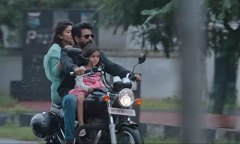 மெலடியில் அசத்திய ஜி.வி. பிரகாஷ்.. அமரன் படத்தின் 'வெண்ணிலவு சாரல்' பாடல் வெளியானது