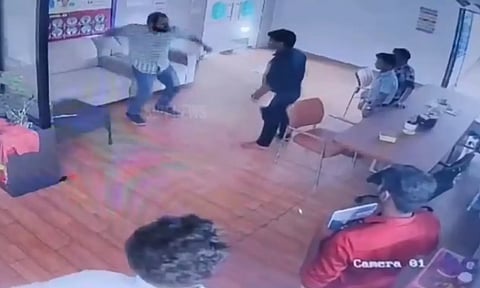 நீட் பயிலும் மாணவர்கள் மீது கொடூர தாக்குதல்- பயிற்சி மையம் மீது வழக்குப்பதிவு