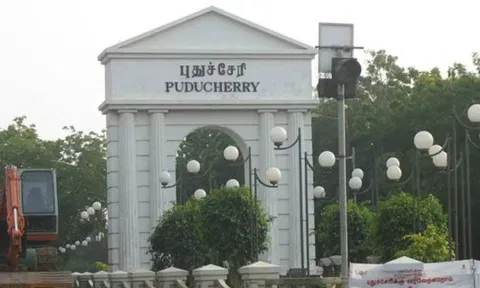 புத்தாண்டுக்கு தயாராகும் புதுச்சேரி- மீண்டும் மிரட்டும் மழையால் சுற்றுலா பயணிகள் அச்சம்