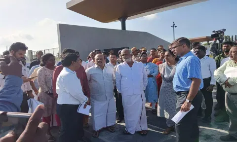 கிளாம்பாக்கம் பஸ் நிலைய பூங்காவில் அமைச்சர்கள் சேகர்பாபு, தா.மோ.அன்பரசன் ஆய்வு