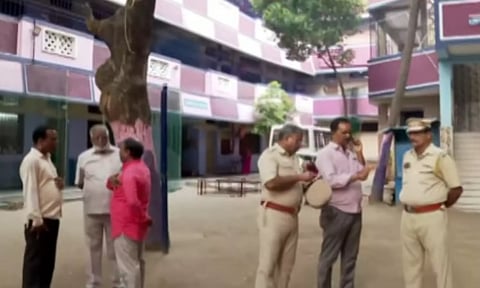 வாயு கசிவு ஏற்பட்ட பள்ளிக்கு விடுமுறை அறிவிப்பு