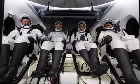 8 மாதத்துக்கு பிறகு பூமிக்கு திரும்பிய 4 நாசா விண்வெளி வீரர்கள்