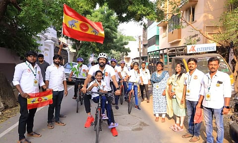 த.வெ.க. முதல் மாநாடு- சைக்கிள் பேரணியை தொடங்கிய நடிகர் சௌந்தரராஜா