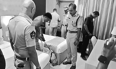 விமானங்களை தொடர்ந்து 23 ஓட்டல்களுக்கு போலி இ-மெயில் மூலம் வெடிகுண்டு மிரட்டல்