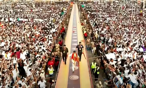 த.வெ.க. மாநாட்டுக்கு 8 லட்சம் பேர் வருகை - 7 மணிக்குள் நிகழ்ச்சியை முடிக்க காவல்துறை அறிவுறுத்தல்