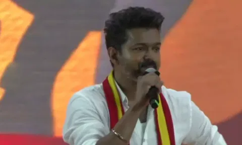 இங்கு பாம்புதான் அரசியல்.. ஒன்றே குலம் ஒருவனே தேவன் - அண்ணா வழியில் விஜய்