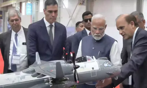 குஜராத்தில் தயாரிக்கும் விமானங்கள் எதிர்காலத்தில் ஏற்றுமதி செய்யப்படும்-பிரதமர் மோடி
