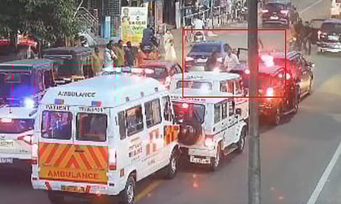 கேரள முதல்வர் கான்வாய் விபத்தில் சிக்கியதால் பரபரப்பு