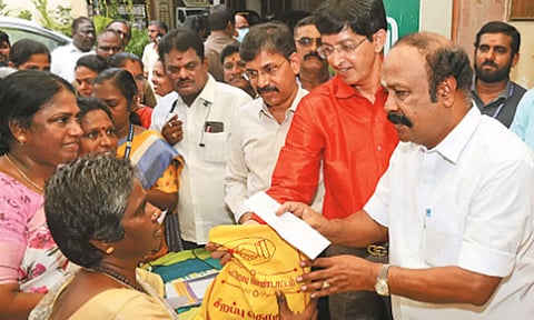 கூட்டுறவு நிறுவனங்கள் மூலம் ரூ.20 கோடிக்கு பட்டாசுகள் விற்க ஏற்பாடு- அமைச்சர் பெரியகருப்பன்