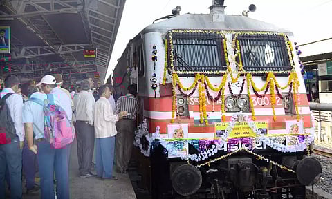 தீபாவளி முன்னிட்டு முன்பதிவு இல்லா 3 சிறப்பு ரெயில்கள்