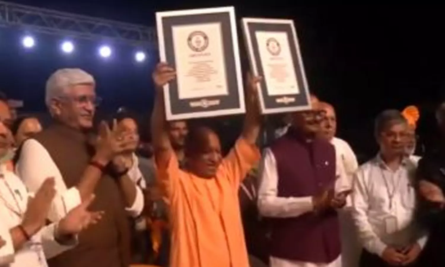 2 புதிய கின்னஸ் சாதனைகளை படைத்த உ.பி. தீபத்திருவிழா