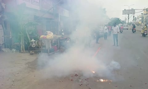 தீபாவளி பட்டாசு வெடித்ததில் ஆலந்தூர், பெருங்குடியில் காற்று மாசு அதிகம் பதிவு