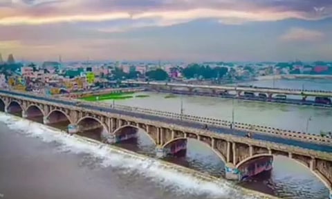 வைகை ஆற்றில் சிசிடிவி கேமரா பொருத்தி கண்காணியுங்கள்..! சென்னை ஐகோர்ட் உத்தரவு