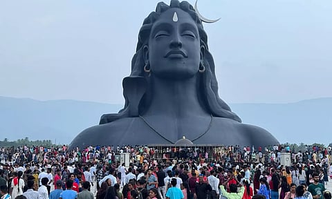 தீபாவளி முன்னிட்டு ஆதியோகியில் அலைமோதிய பக்தர்கள் கூட்டம்