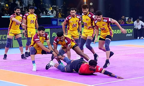 புரோ கபடி லீக்: பெங்களூரு புல்சை வீழ்த்தியது தெலுங்கு டைட்டன்ஸ்