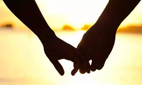 4-வது கணவரை உதறிவிட்டு வாலிபரை 5-வது திருமணம் செய்ய வந்த இளம்பெண்