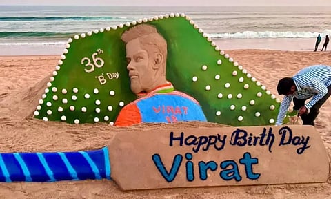 5 அடி உயர மணல் சிற்பம்: விராட் கோலிக்கு பிறந்தநாள் வாழ்த்து கூறிய சுதர்சன் பட்நாயக்