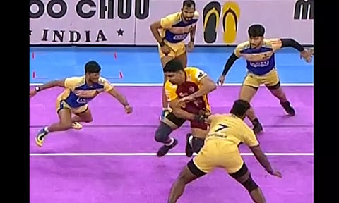 புரோ கபடி லீக்: தமிழ் தலைவாசை வீழ்த்தி தெலுங்கு டைட்டன்ஸ் திரில் வெற்றி