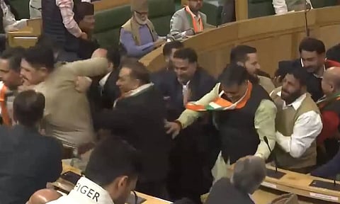 ஜம்மு-காஷ்மீர் சட்டசபையில் அமளியில் ஈடுபட்ட பா.ஜ.க. எம்.எல்.ஏ.க்கள் குண்டுகட்டாக வெளியேற்றம்- வீடியோ