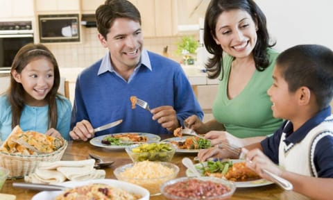 இரவு உணவுக்கு பின் செய்யக்கூடியவை.... செய்யக்கூடாதவை!