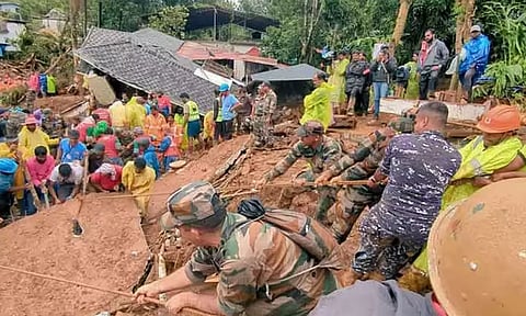 வயநாடு நிலச்சரிவில் பாதிக்கப்பட்டவர்களுக்கு நிதியுதவி- ஒரே பெயர் கொண்ட 79 பேர் நேரில் வந்து பாராட்டு