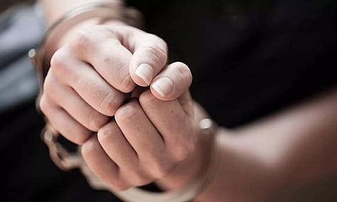 கோவை அருகே மகளை விபசாரத்தில் தள்ளிய பெண்: 2-வது கணவருடன் கைது