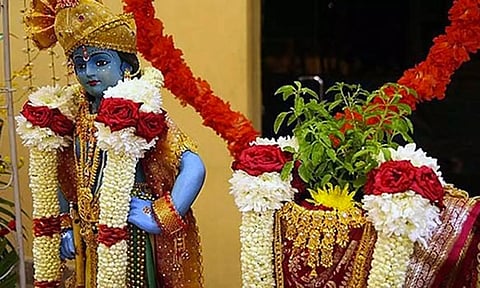 நாளை துளசி கல்யாணம்- பூஜை செய்தால் திருமணம் கை கூடும்