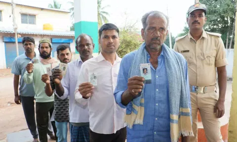 கர்நாடகாவில் காலியாக உள்ள 3 சட்டமன்ற தொகுதிகளுக்கு இன்று வாக்குப்பதிவு