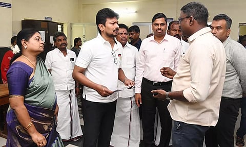 தாசில்தார் அலுவலகத்தில் துணை முதலமைச்சர் 'திடீர்' ஆய்வு