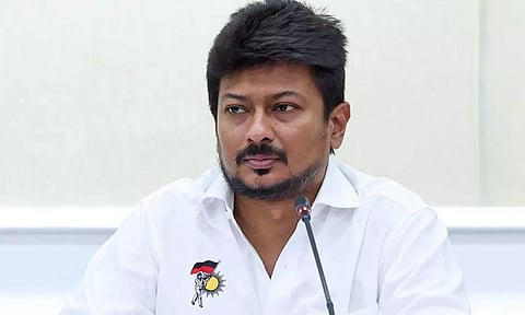 உதயநிதி ஸ்டாலின் டி.சர்ட் விவகாரம்- எத்தனை வழக்குகள் தாக்கல் செய்வீர்கள்? நீதிபதிகள் கேள்வி