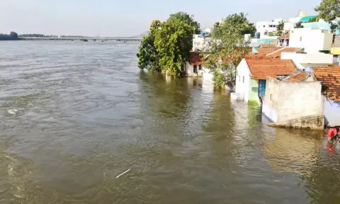 கனமழை காரணமாக பவானியில் மழை வெள்ளம்: பொதுமக்கள் அவதி