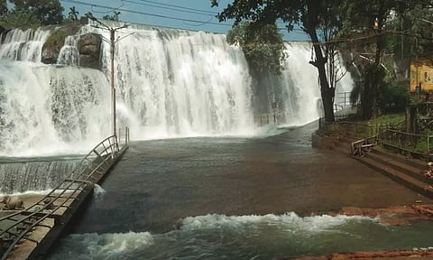 குமரி மாவட்டம் முழுவதும்  கொட்டி தீர்த்த கனமழை