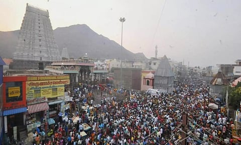 ஐப்பசி பவுர்ணமி: குவிந்த பக்தர்கள் - திக்குமுக்காடும் திருவண்ணாமலை