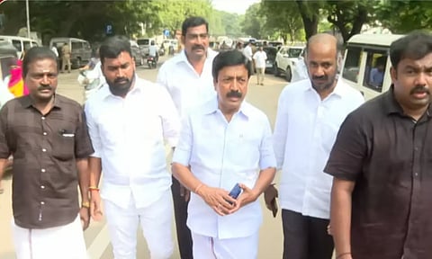 ஆளும்கட்சியை விமர்சிக்கும் போது எச்சரிக்கையுடன் பேச வேண்டும் - சி.வி. சண்முகத்திற்கு நீதிமன்றம் அறிவுரை