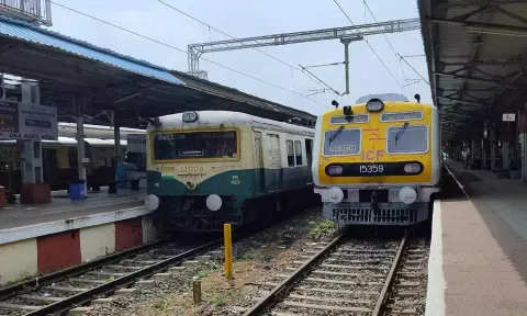 கடற்கரை-தாம்பரம் இடையே மின்சார ரெயில்கள் ரத்தால் பொதுமக்கள் கடும் அவதி