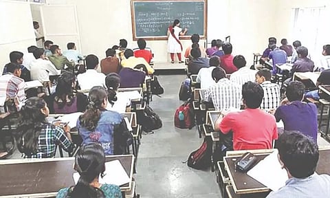 கலைக் கல்லூரி ஆசிரியர்கள் மறுநியமனம் செய்து அரசாணை வெளியீடு