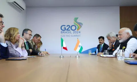 வைத்த கண்  வாங்காமல் பார்த்த மோடி - மெலோனி.. குரூப் போட்டோவில் மிஸ் ஆன ஜோ பைடன் - ஜி20 வைரல் பிக்ஸ்