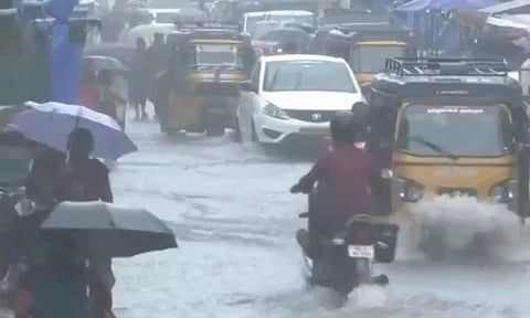 மழையின் காரணமாக திருநெல்வேலி மாவட்டத்தில் பள்ளிகளுக்கு இன்று விடுமுறை